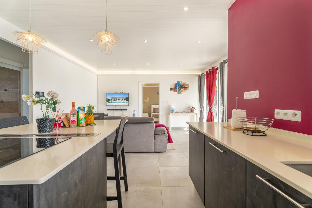 14Location villa piscine 4 chambres sainte luce_la Cuisine